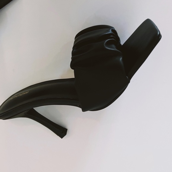 PrettyLittleThing Black Wide Fit Ruched Square Toe Heeled Mules Size US 8 - Picture 2 of 8
